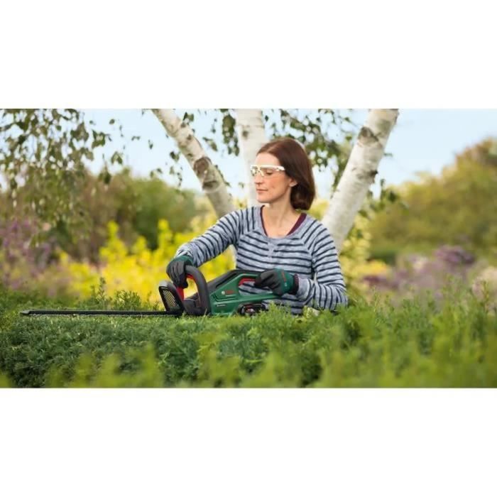 UniversalHedge Cut 18-55 cordless hedge trimmer with 2 Bosch batteries