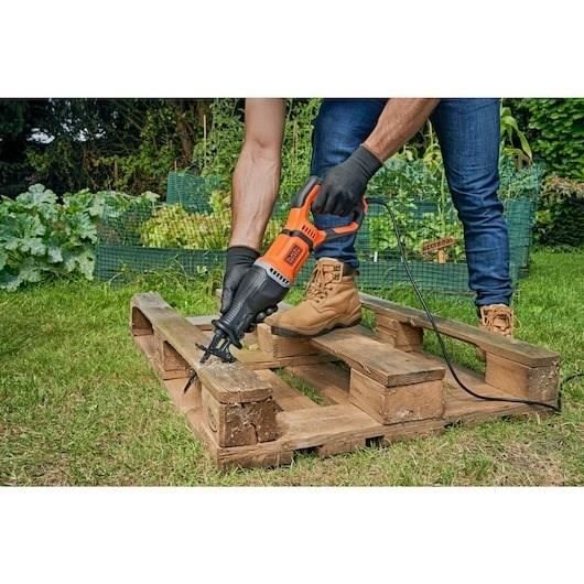 BLACK + DECKER BES301-QS SABER SAW 750W