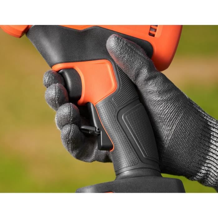 BLACK+DECKER pruning shears - 18V 2Ah Lithium battery - Cutting capacity 25mm - Safety trigger