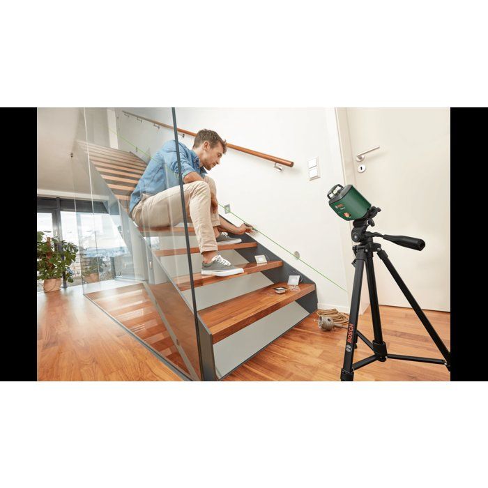 BOSCH Line Lasers - PLL 360-15G - Includes a user manual, protective case, and Li-ion battery