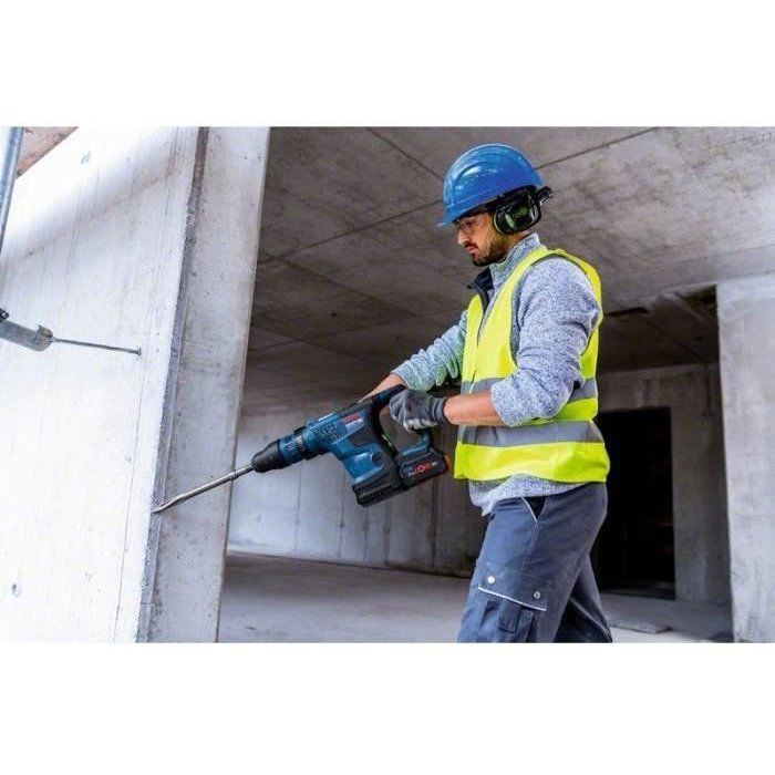 SDS Max GBH 18V-36 C cordless rotary hammer with two ProCORE 5.5Ah batteries + GAL 1880 CV charger BOSCH standard box