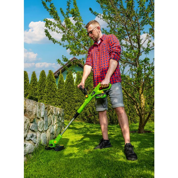 Cordless brush cutter - FIELDMANN - 20V - 30 cm cutting length - Battery and charger not included