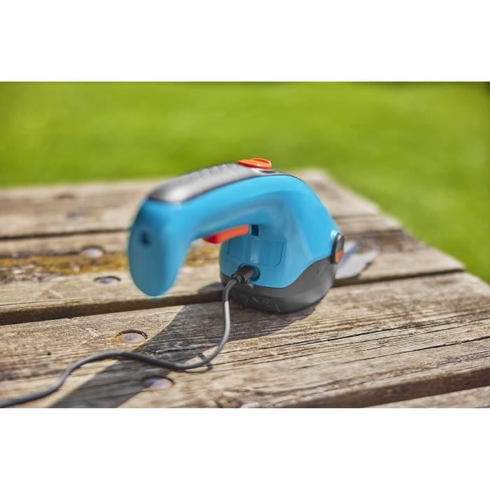 Kit Cisail A Classiccut Li + Telescopic handle + wheels- 3.6v/2.5 Ah- Protection of blades USB-C- 9886-20