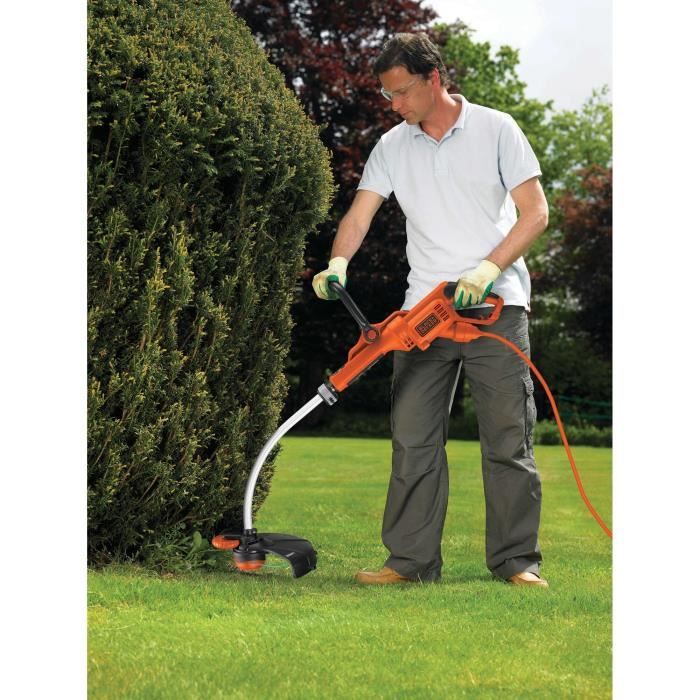 BLACK & DECKER 700W 33cm Electric String Trimmer GL7033