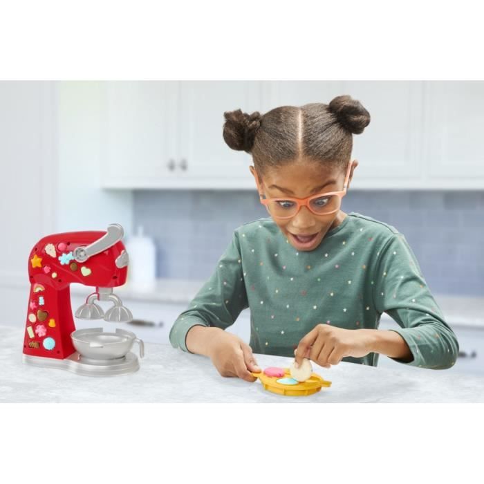 Play-Doh Kitchen Creations, Pastry Chef, Modeling Paste toy with Factical Kitchen Accessories
