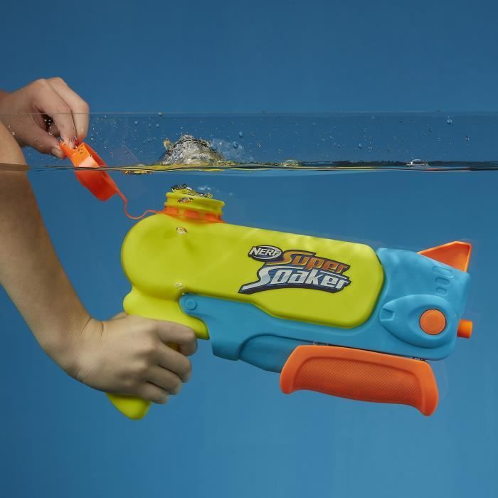 Nerf Super Soaker Wave Spray, Water blaster, the rotary nozzle creates wavy jets, exterior water toy