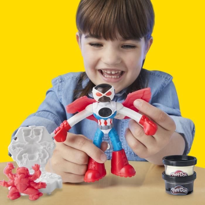 Play-Doh Captain America, Sharp Motorcycle set with flexible figure, 3 accessories and modeling clay, from 4 years old, Marvel