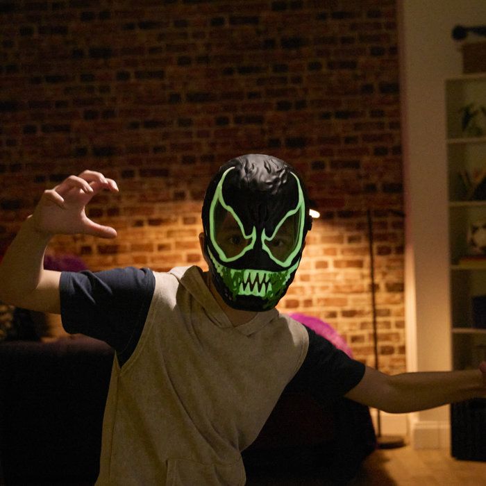 Glow-in-the-Dark Venom Mask, Superhero Costume Toy, Marvel Spider-Man VenomVersus, Ages 5 and up