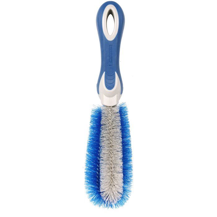 MICHELIN brush cleans rims