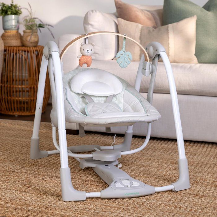 Ingenuity, Balancelle Portable Cozy Spot avec Arc d'Activités en Bois Amovible et Pivotant, pour les 0-9 Mois, Jusqu'a 9 kg