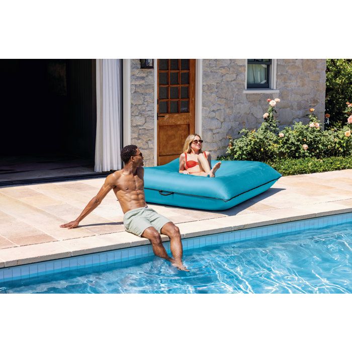 Pouf géant extérieur/intérieur flottant INTEX -  1,98 x 1,57 m - Coloris aléatoire (vert ou bleu)