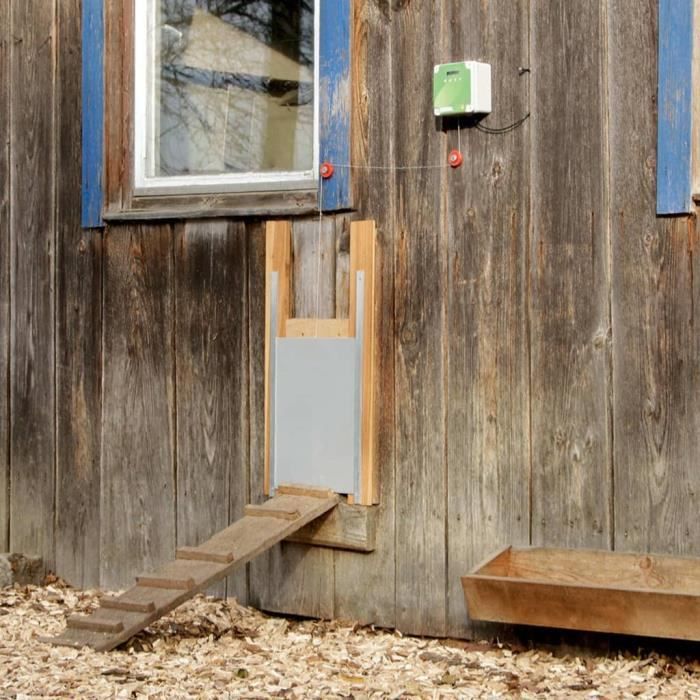 Kerbl Sliding chicken coop door 43x40 cm 436732