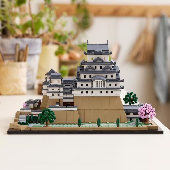 LEGO Architecture 21060 Himeji Castle, Model Building Kit for Adults Fans of Japanese Culture