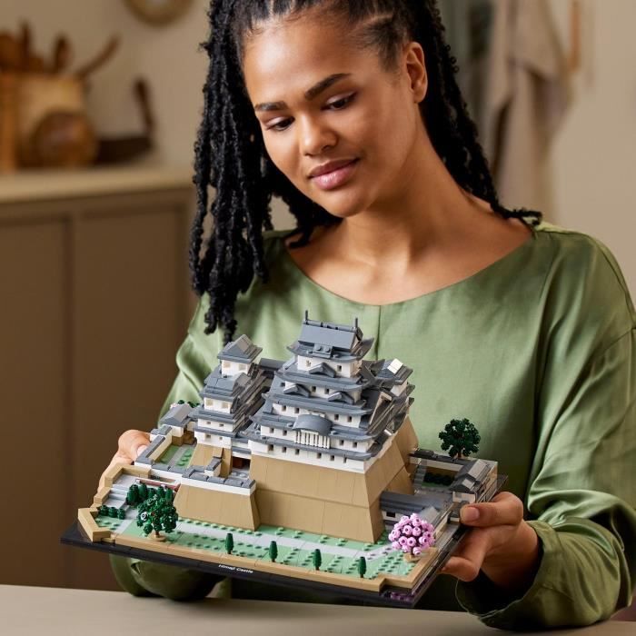 LEGO Architecture 21060 Himeji Castle, Model Building Kit for Adults Fans of Japanese Culture