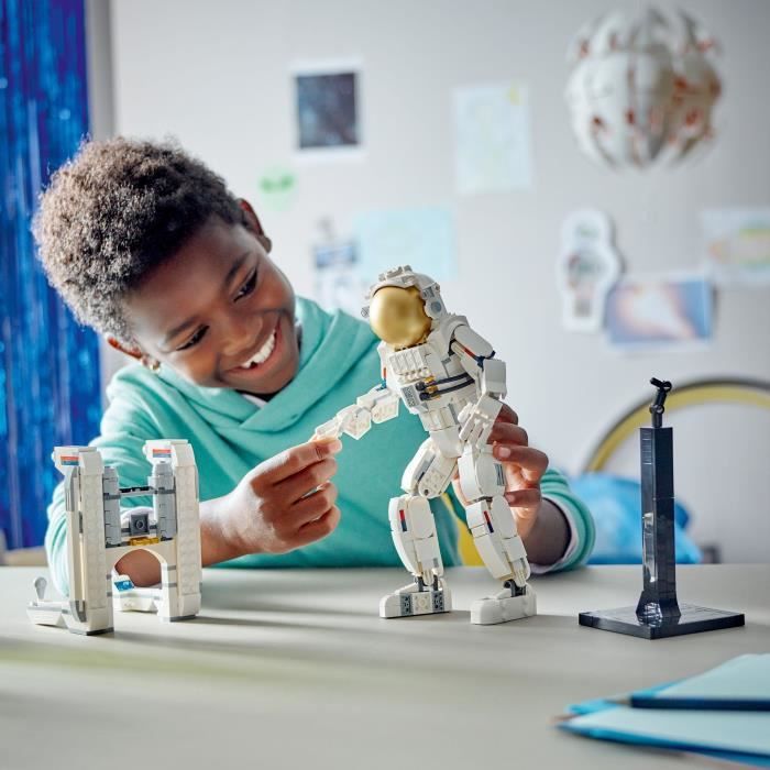 LEGO 31152 Creator 3in1 Astronaut in Space, Construction Toy with Dog and Space Shuttle, Decoration
