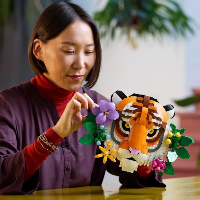 LEGO Art 31217 Wildlife Collection  Tiger  Adult Set  Wall Decoration with Flowers