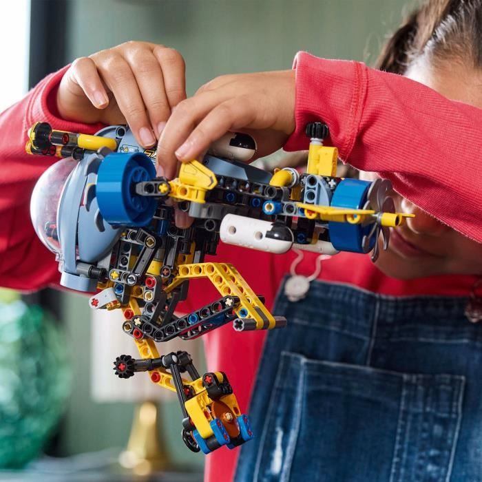 LEGO Technic 42201 Deep Sea Research Submarine - Building Set for Ages 9 and Up