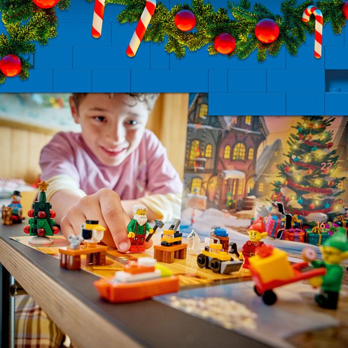 LEGO City 60510 - 2026 Advent Calendar - 24 Surprises + Santa's Workshop Mat - Set for Kids - Ages 5 and up