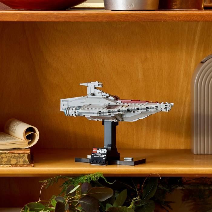 LEGO Star Wars 75404 Acclamator-Class Assault Transport - Adult Model Kit