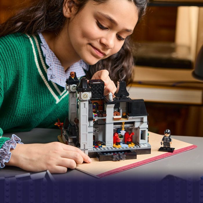 LEGO Wednesday 76788 Nevermore Academy - School Model with 3 Minifigures - Building Set for Ages 10 and Up - Model - Gift