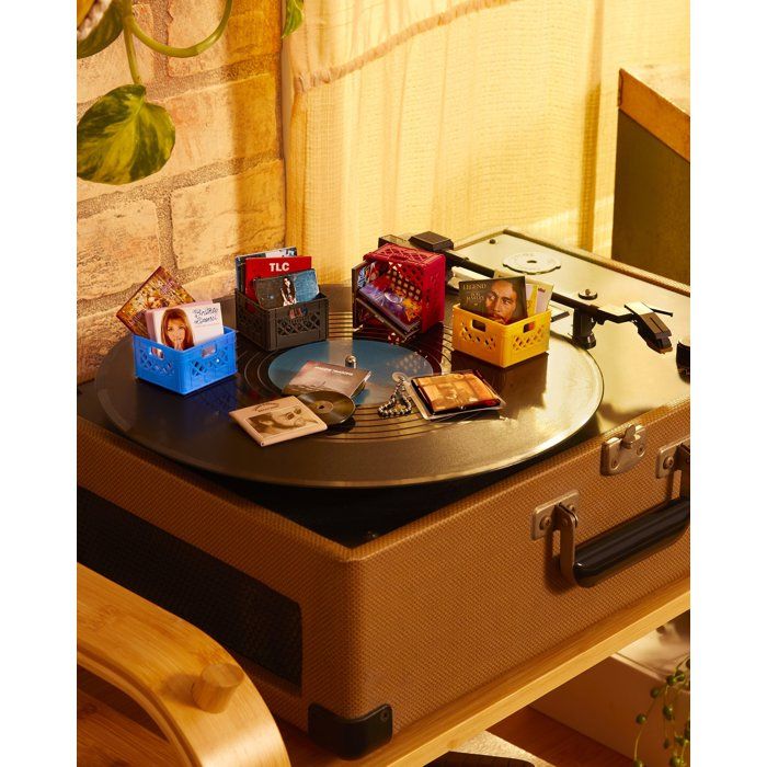 MGA's Miniverse - Real Music - Vinyl Records - Includes: 4 vinyl records, accessories, and a keychain - Compatible with the Real Music turntable