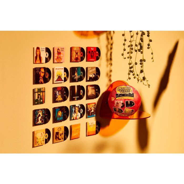MGA's Miniverse - Real Music - Vinyl Records - Includes: 4 vinyl records, accessories, and a keychain - Compatible with the Real Music turntable