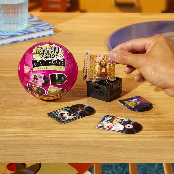 MGA's Miniverse - Real Music - Vinyl Records - Includes: 4 vinyl records, accessories, and a keychain - Compatible with the Real Music turntable