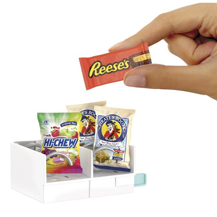 MGA's Miniverse - Vending Machine - Collectible Miniatures - Available in blue or red - Random model - Ages 8 and up