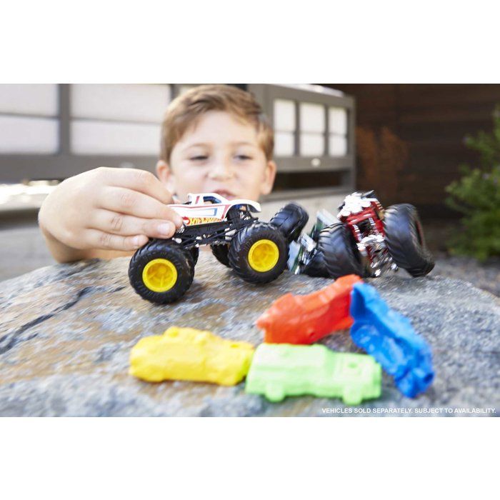 HOT WHEELS - Monster Truck - Mega Wheels and Mega Shocks - Random Model among 48 Monster Trucks - 1:64 Scale