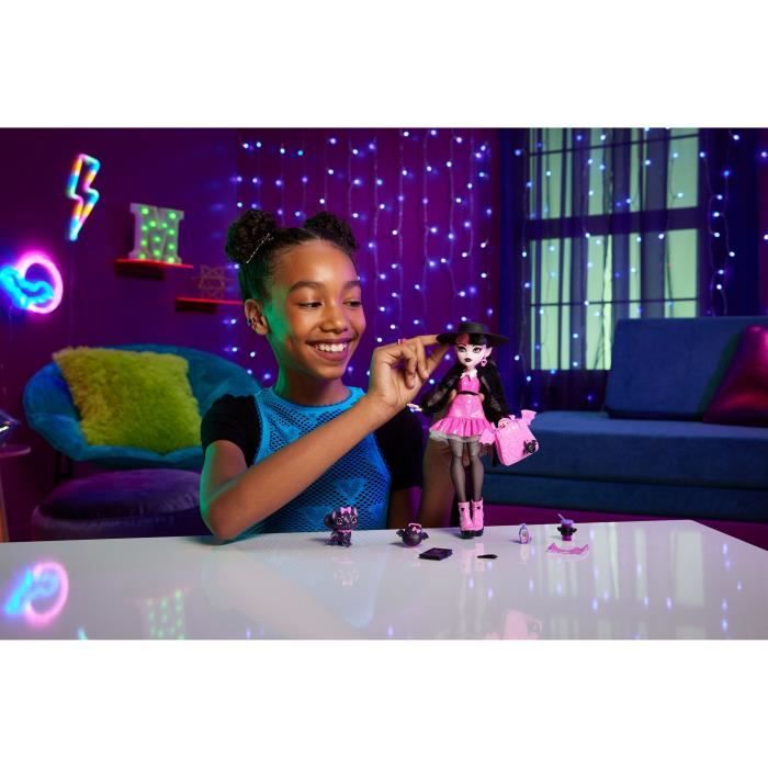 Monster High Draculaura Doll with Pet and Accessories HRP64