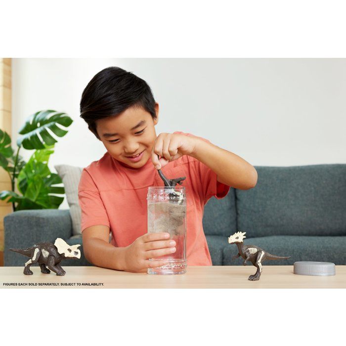 Jurassic World Dino Reveal Assortment JDC52 - Ages 4+ - Random Model