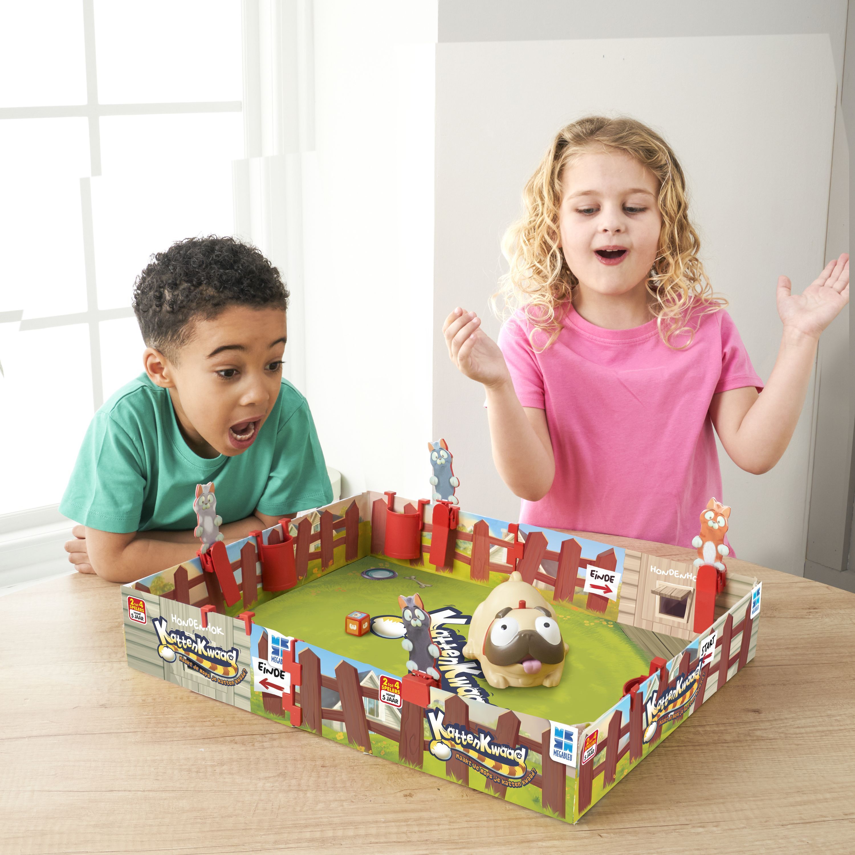Board game - MEGABLEU - Chat'Panic - Move your cat forward, avoid the Moloss' dog