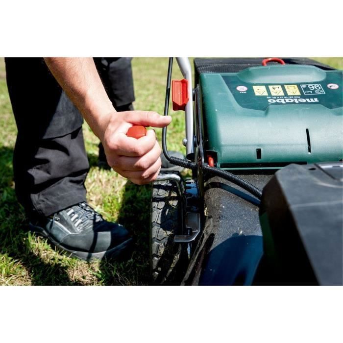 Cordless lawn mower RM 36-18 LTX BL 46