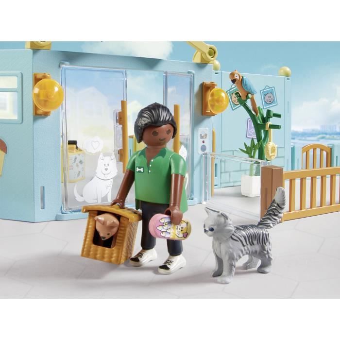 PLAYMOBIL 71742 Animal Hotel Caretakers Accessories