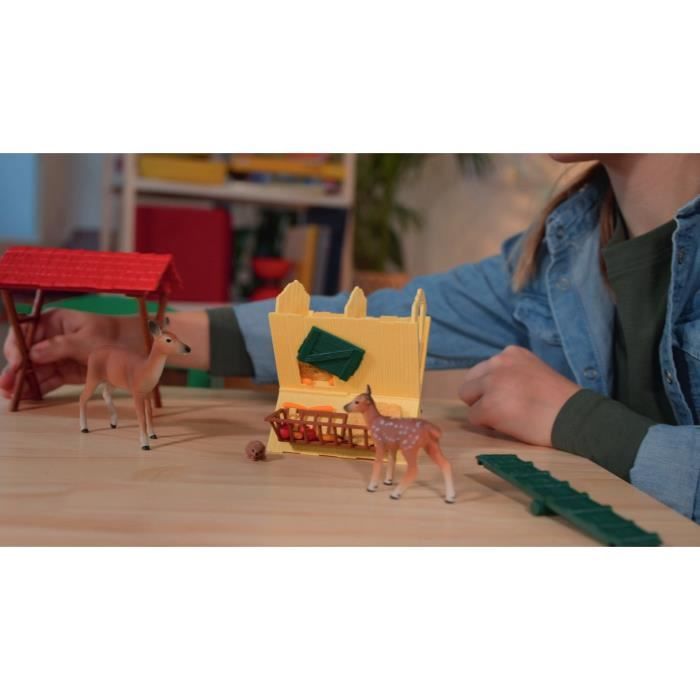 Forest Animal Hut, Schleich 42658 Farm World Chest, for Children from 3 Years Old