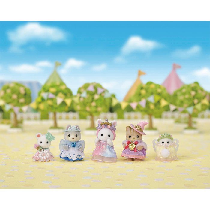 Baby parade in princess costumes - Sylvanian Families