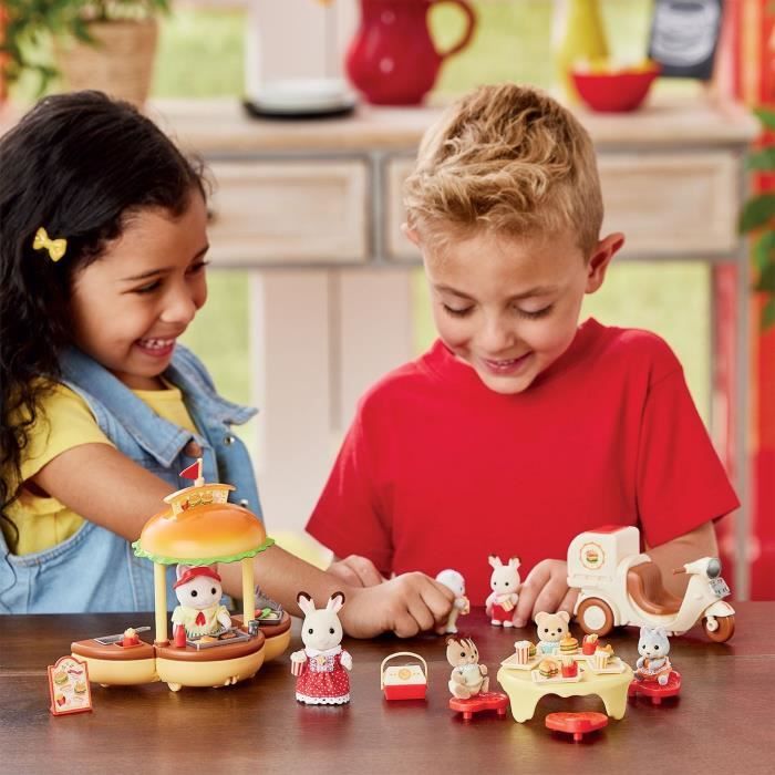 SYLVANIAN FAMILIES Food Playset - Hamburger Stand - Papa Cat Latte and Scooter
